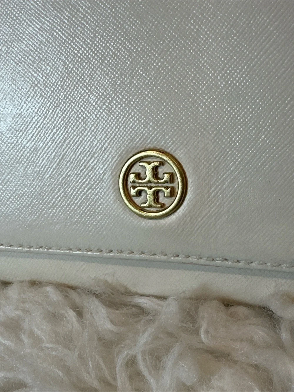 🎉 SALE Tory Burch Robinson Bag Wallet On A Chain with Gold Logo